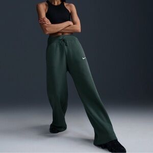 Nike Women’s Sportswear Phoenix Fleece High-Waisted Wide-Leg Sweatpants